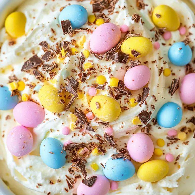 Un bol cu dip din Mini Eggs Cadbury.